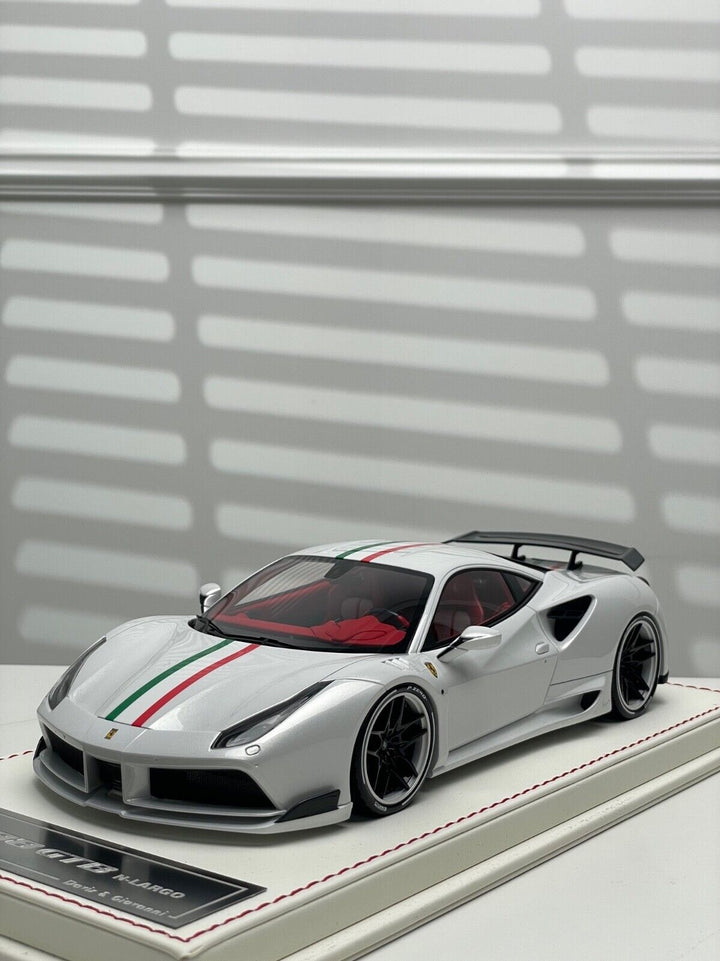 Ferrari 488 GTB N-LARGO NOVITEC (White/Italy Flag) [Davis & Giovanni] 1/18 scale