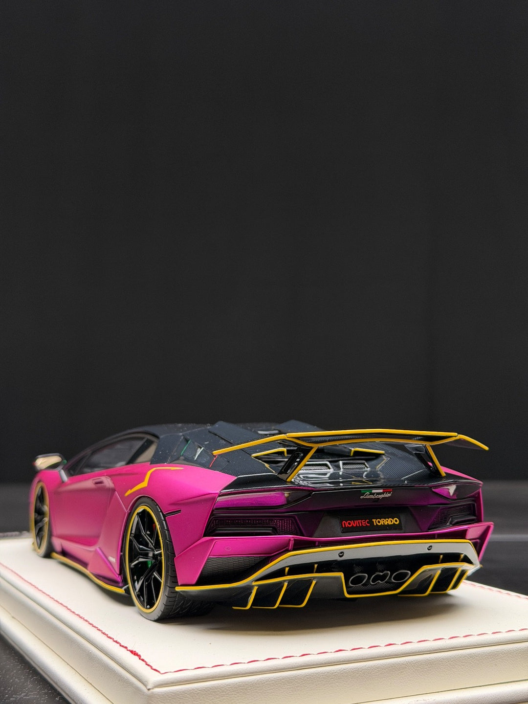 Lamborghini Aventador S NOVITEC (Matte Chrome Pink)[Davis & Giovanni] 1/18 scale