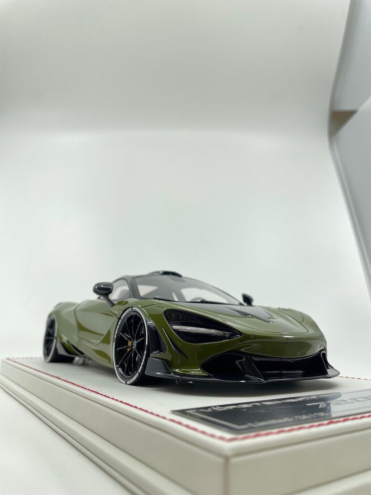 McLaren 720s VORSTEINER (Olive Green) [Davis & Giovanni] 1/18 scale