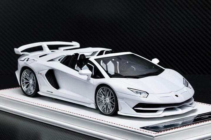 Lamborghini Aventador SVJ Roadster (White) [Davis & Giovanni] 1:18 scale