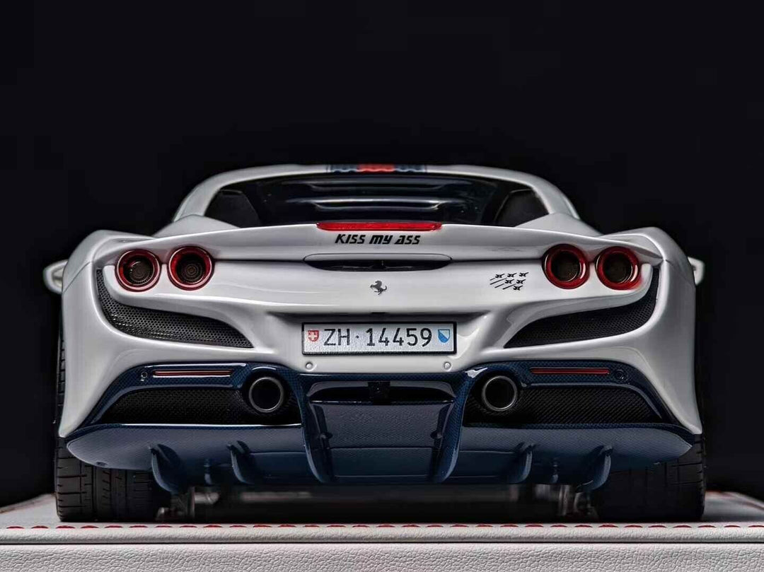 Ferrari F8 Tributo NOVITEC (Pearl White/stripe) [Davis & Giovanni] 1/18 scale