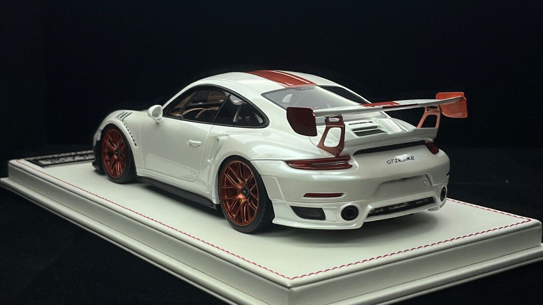 Porsche 911 GT2RS MR (Pearl White) [Davis & Giovanni] 1/18 scale - 1 OF 1