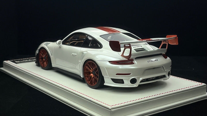 Porsche 911 GT2RS MR (Pearl White) [Davis & Giovanni] 1/18 scale - 1 OF 1