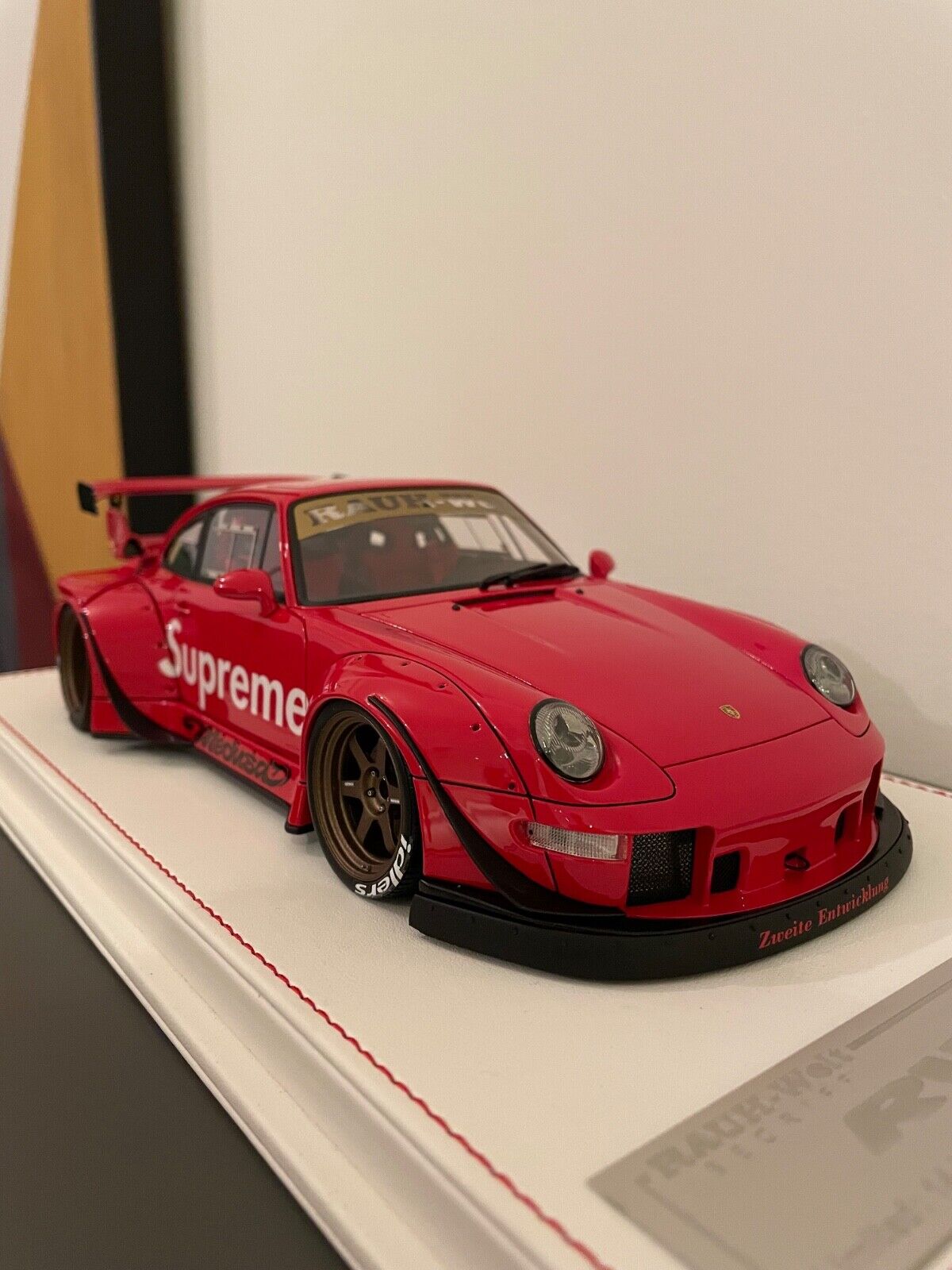 Porsche 911 993 RWB (Red Supreme) [Davis & Giovanni] 1/18 scale