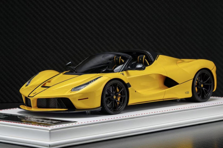 Ferrari LaFerrari Aperta (Yellow) [Davis & Giovanni] 1:18 scale