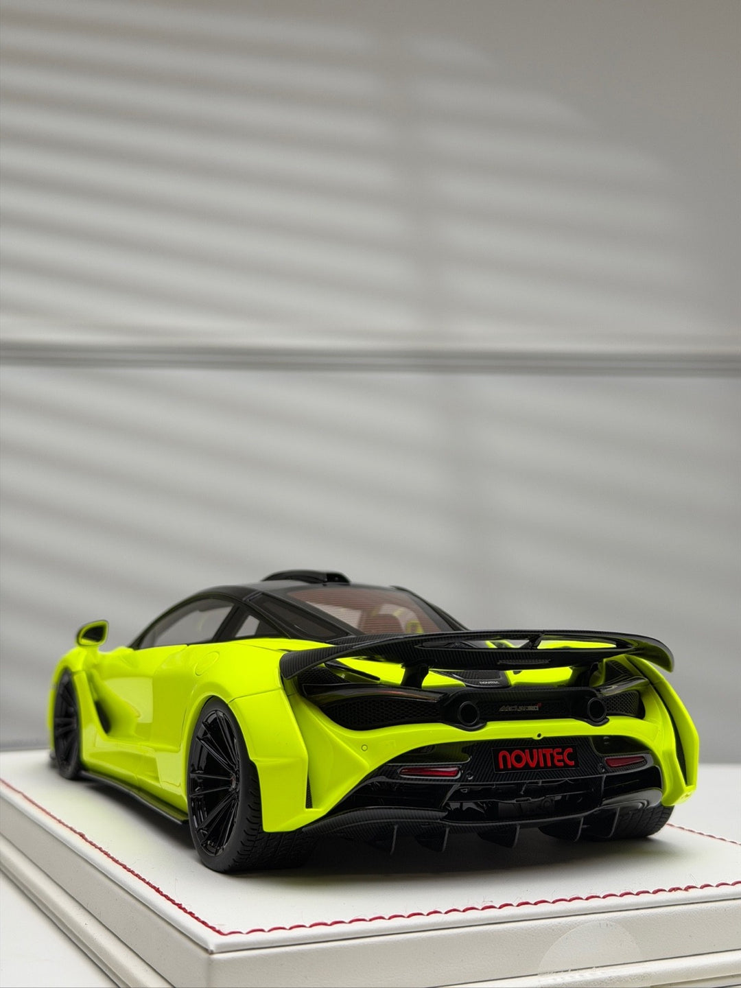 McLaren 720s N-LARGO NOVITEC (Neon Yellow) [Davis & Giovanni] 1/18 scale