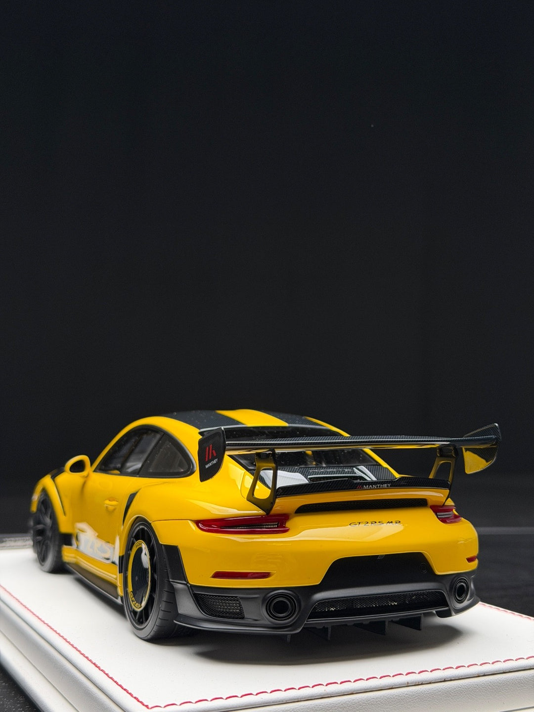 Porsche 911 GT2RS MR (Yellow/ Black) [Davis & Giovanni] 1:18 scale