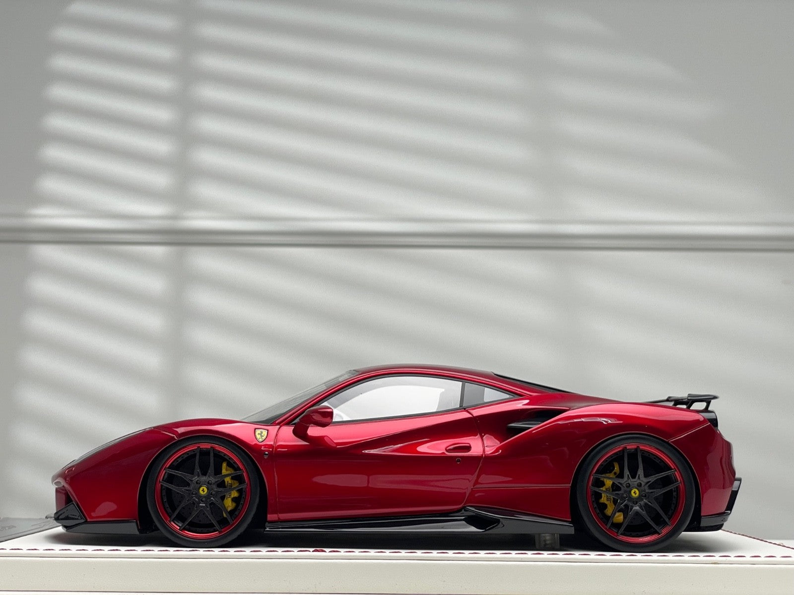 Ferrari 488 GTB NOVITEC (Candy Red) [Davis & Giovanni] 1/18 scale