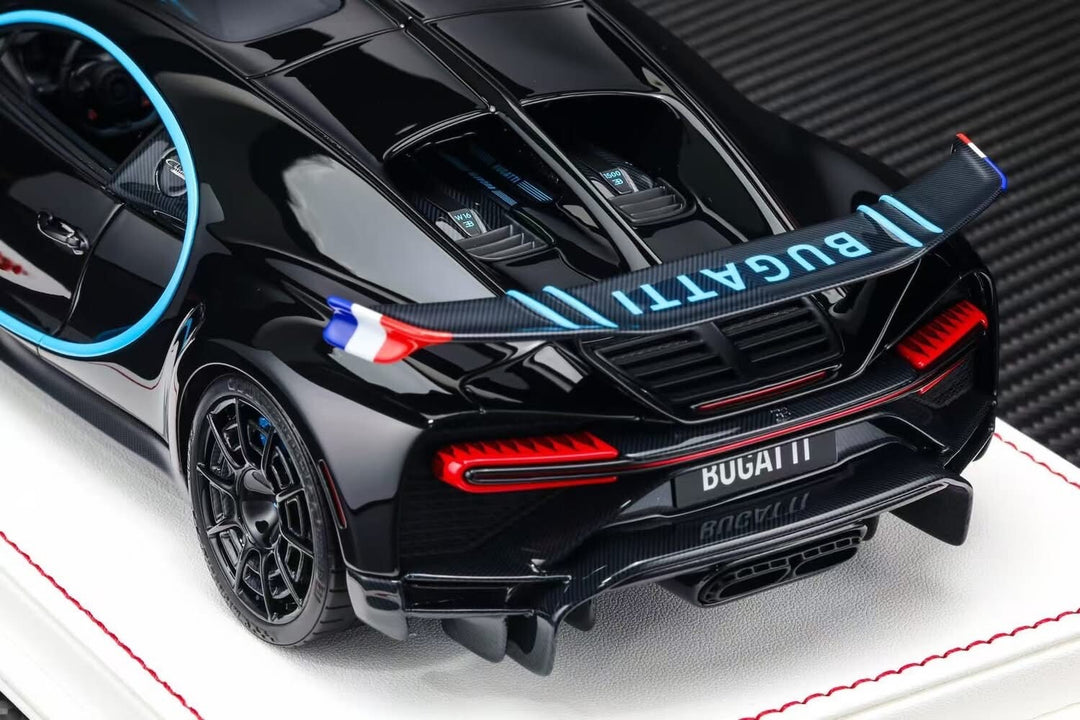 Bugatti Chiron Pur Sport (Metallic Black/ Blue) [Davis & Giovanni] 1:18 scale