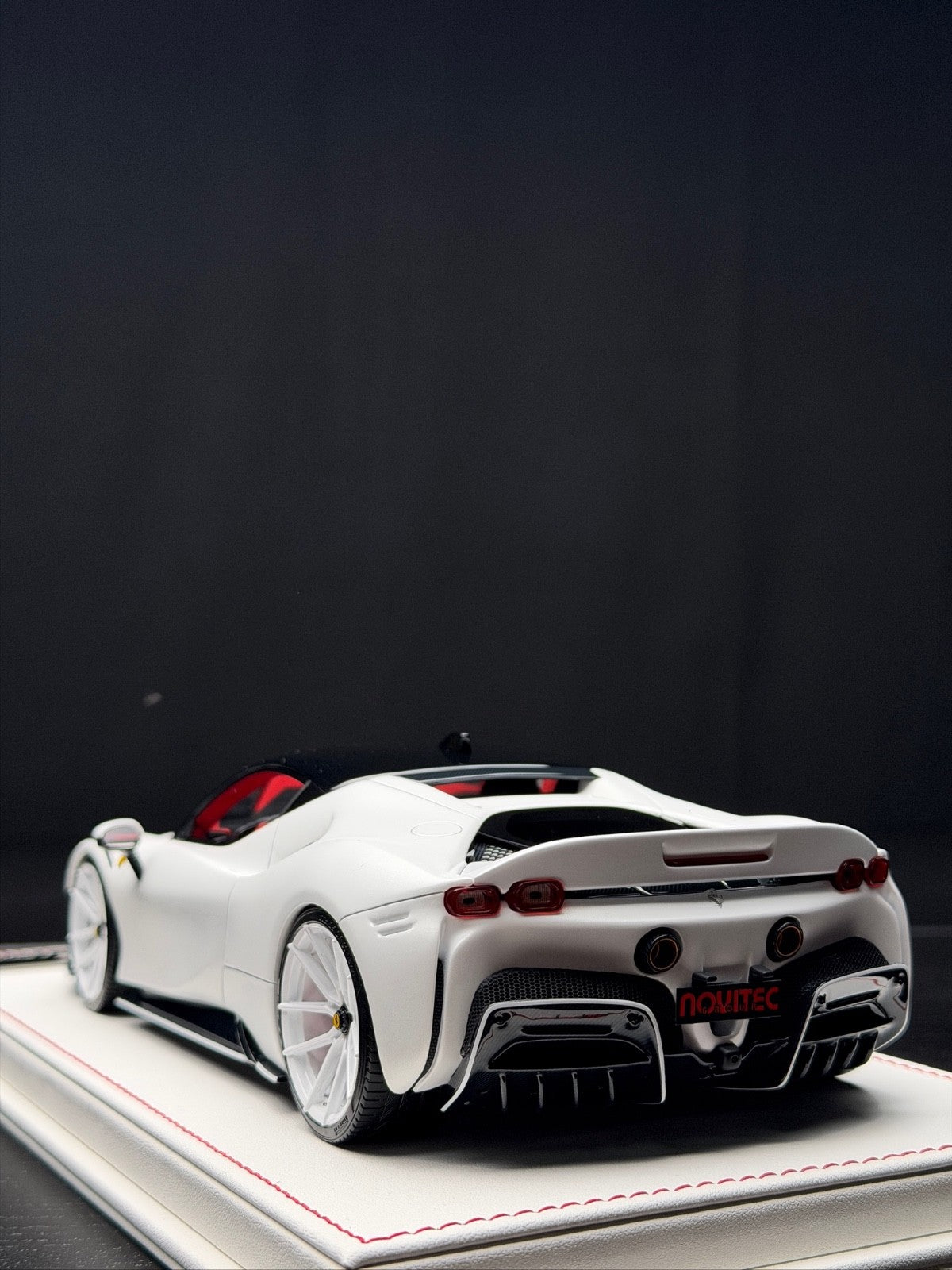 Ferrari SF90 Stradale NOVITEC (Matte White) [Davis & Giovanni] 1:18 sc