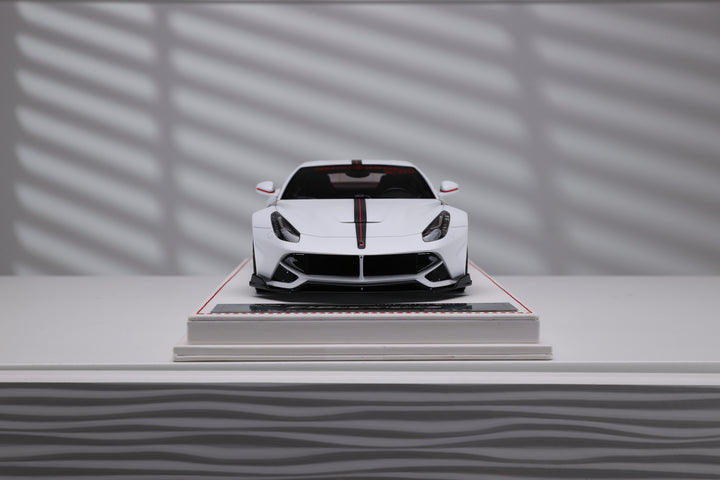 Ferrari F12 Berlinetta SVR (Pearl White) [Davis & Giovanni] 1/18 scale