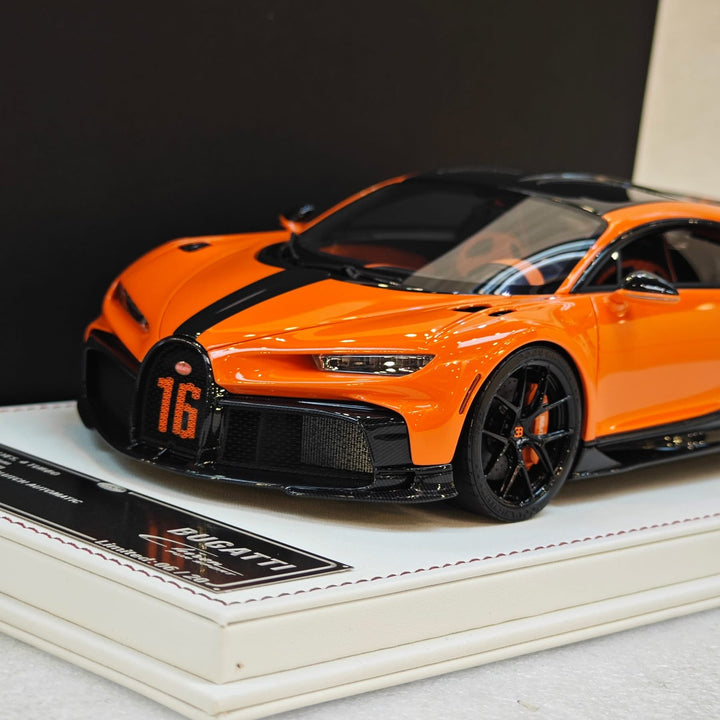Bugatti Chiron Pur Sport (Orange/ Black) [Davis & Giovanni] 1:18 scale