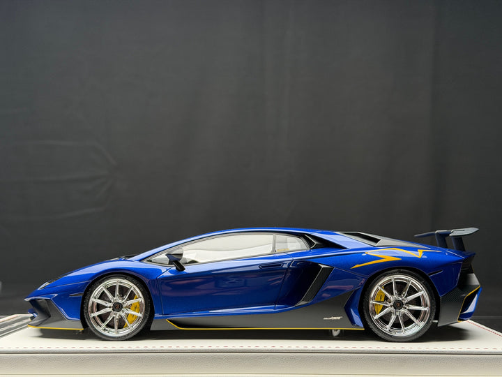 Lamborghini Aventador LP750-4 SV (Blue) [Davis & Giovanni] 1:18 scale